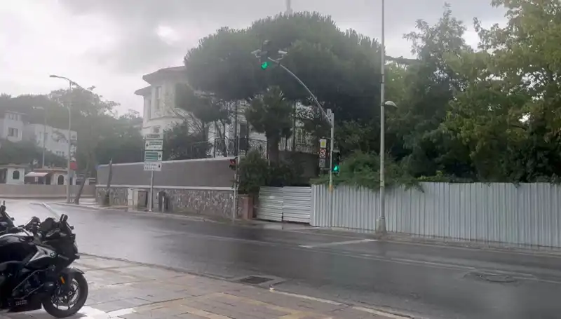 İstanbul'da Sağanak Yağışla Birlikte Nefes Kesici Doğa Manzaraları