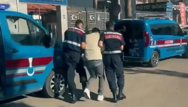 Türkiye’nin 10 İlinde Suç Örgütlerine Yüzlerce Gözaltı: Operasyon Detayları