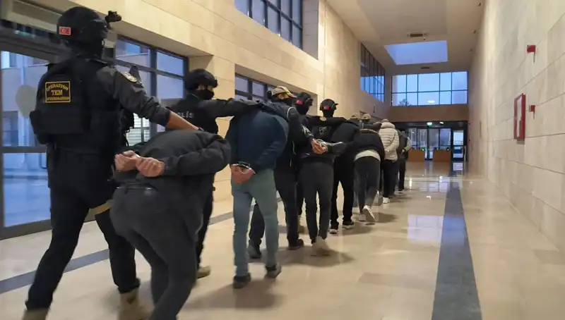 Türkiye’de DAEŞ Operasyonları: 47 İl, 298 Şüpheli Yakalandı!
