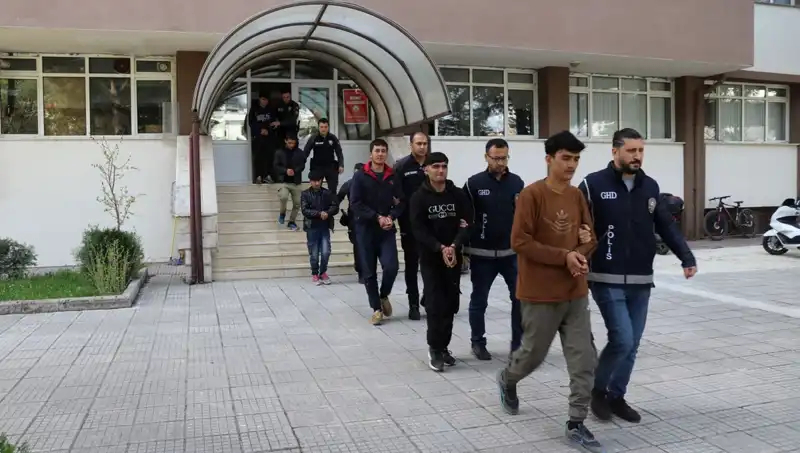 Edirne ve Kırklareli'nde Kaçak Göçmen Operasyonları Artıyor: Nedenleri ve Sonuçları