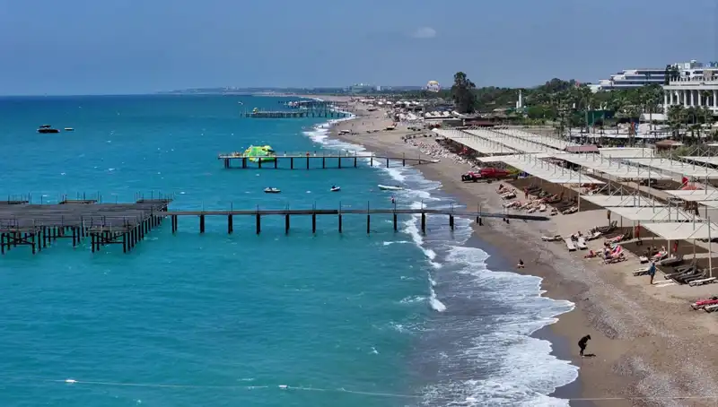 Antalya Sahillerindeki Güneşli Hava, Turistleri Cezbetmeye Devam Ediyor