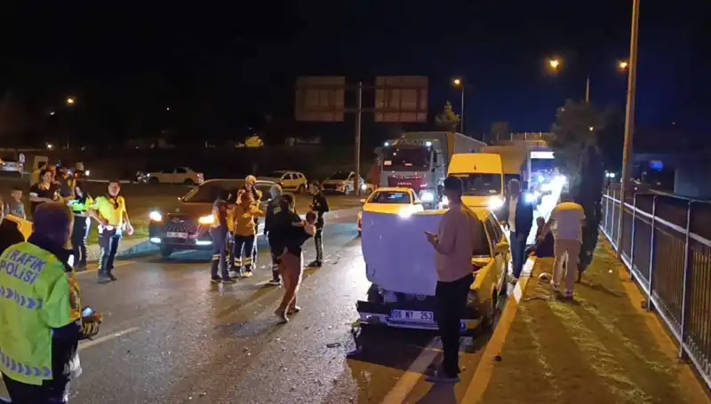 Otoyolda Kuralsız Geri Dönüş Kazası: İki Çocuk, Dört Yaralı!