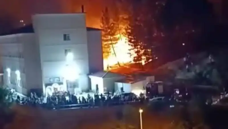 Düğün Kutlamasında Beklenmedik Olaylar, Her Şeyi Süngerle Taşımadı!