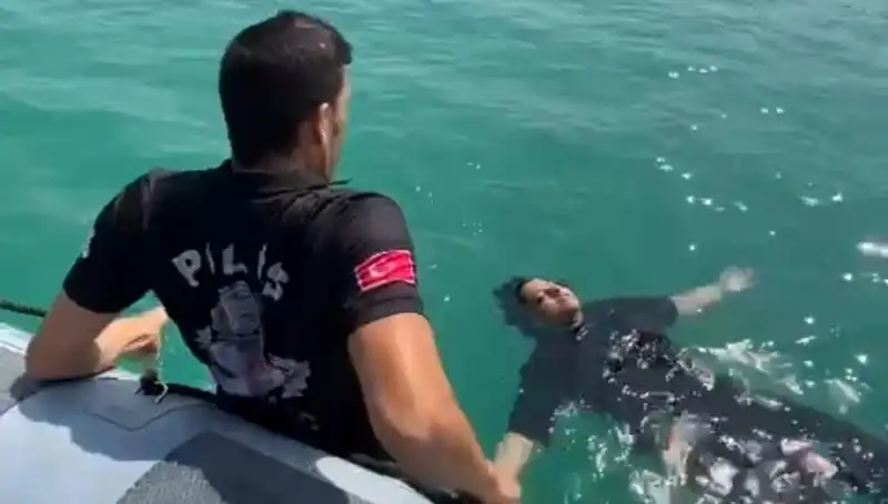 Baraj Gölünde Tehlike Anı: Gemi Adamları Kadını Kurtardı