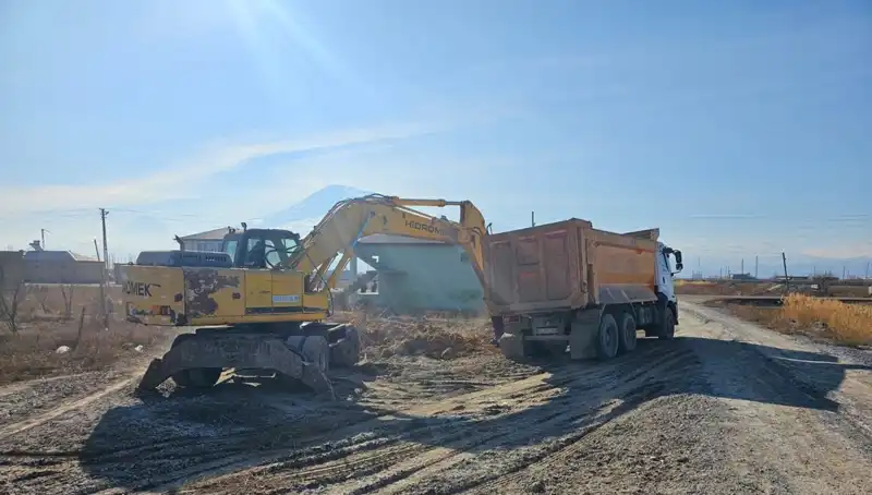 Iğdır'da Tarihi Değeri Olmayan 179 Metruk Yapı Yıkıldı