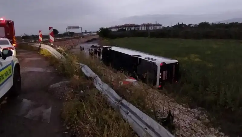Manisa’da Yolcu Otobüsü Kazası: Çok Sayıda Yaralı ve Olayın Detayları