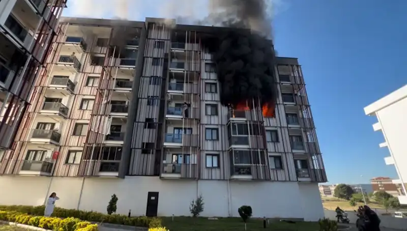 Çanakkale'de Yangın Panik Yarattı: Yerel Halk Korku İçinde Uyanmak Zorunda Kaldı