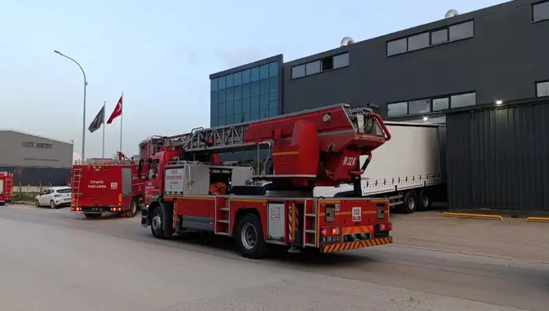 İnegöl'deki Fabrika Yangını: Korku Dolu Anlar ve Maddi Hasar