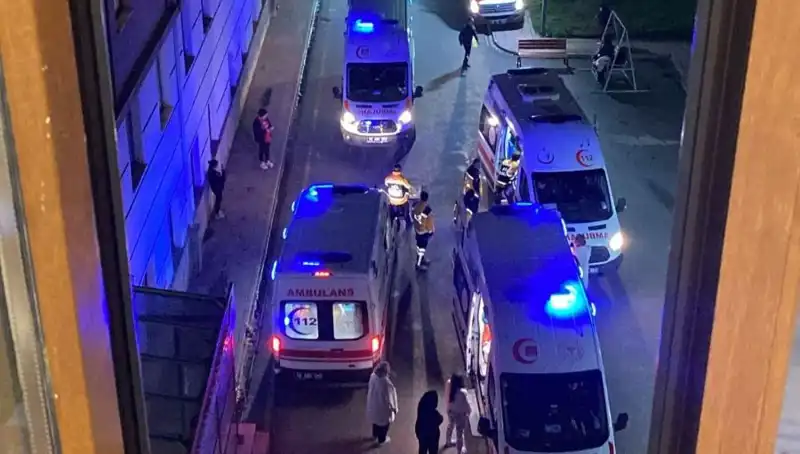 Akşam Yemeğinden Zehirlenen 53 Öğrenci Hastaneye Kaldırıldı