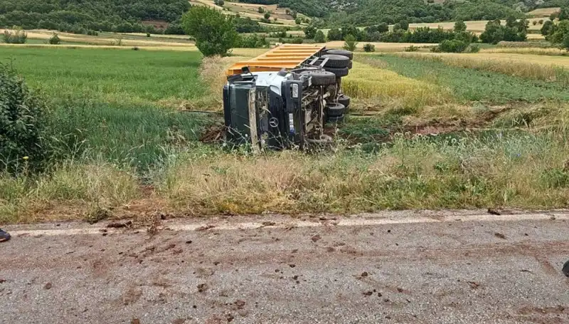 Tokat'ta Devrilen Kamyonun Şoförü Feci Kazada Can Verdi