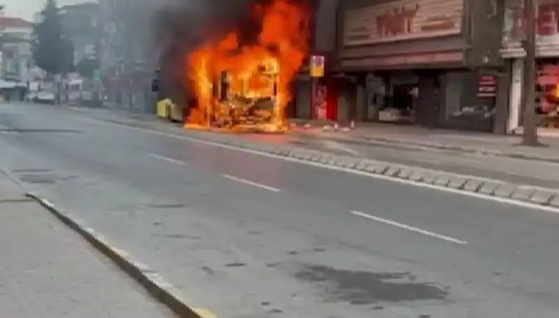 Ümraniye'de Göz Göre Göre Yangın: Korku Dolu Anların Ardındaki Gerçekler