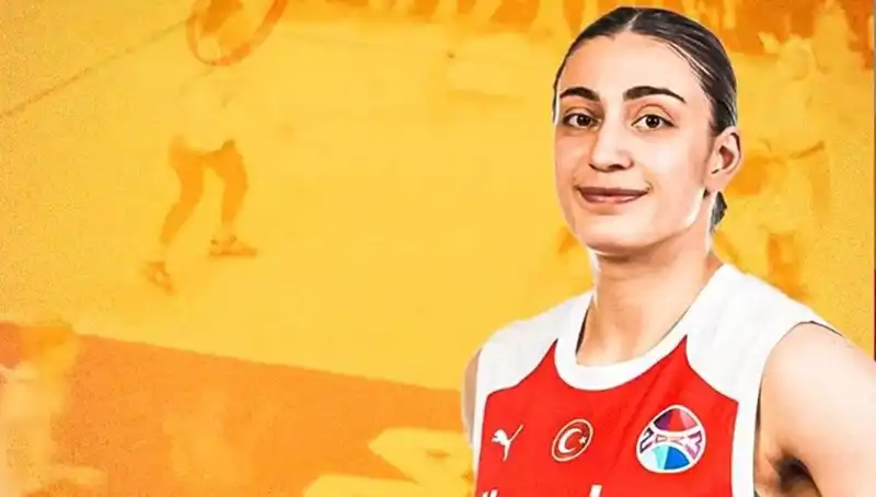 Galatasaray, 3 Yıldız Futbolcusuyla Yeni Sözleşmelere İmza Attı