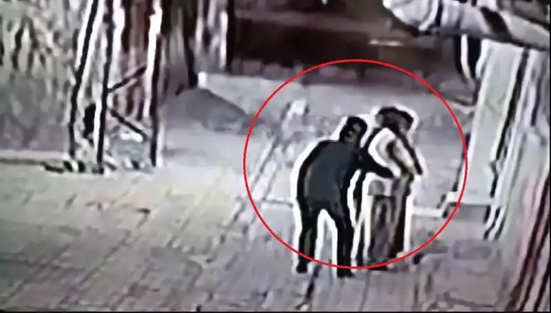 Polislerin Pazarcı ve Simitçi Kılığına Girdiği Kapkaç Operasyonu