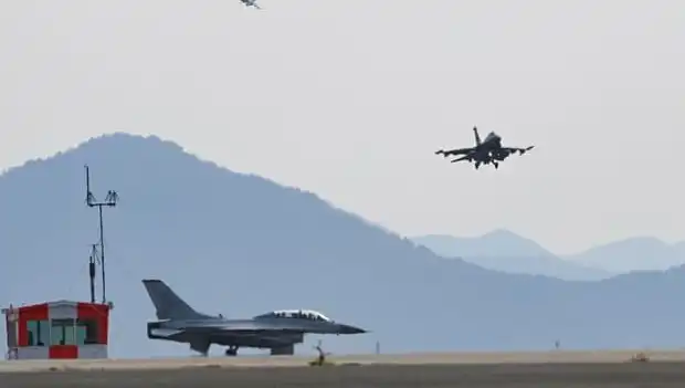 Güney Kore'deki Askeri Tatbikatta Şok Edici Hata: Savaş Uçağı Köyü Bombaladı!