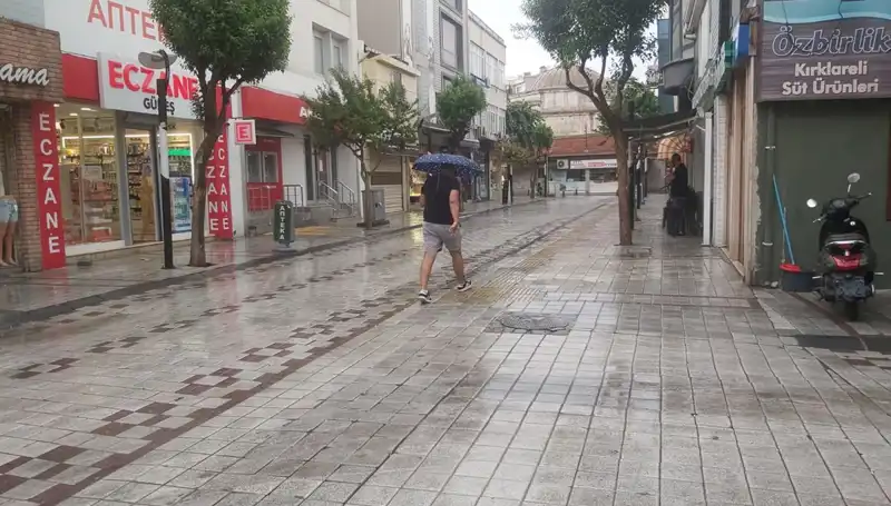 Kırklareli'de Sağanak Yağış Hayatı Olumsuz Etkiledi: Detaylar İçin Tıklayın!