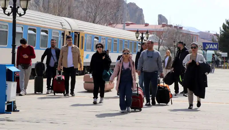 İranlı Turistler Nevruz Kutlamaları İçin Van'ı Tercih Ediyor