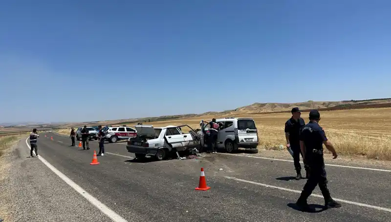 Adıyaman'da Feci Trafik Kazası: 4 Kişi Yaşamını Yitirdi