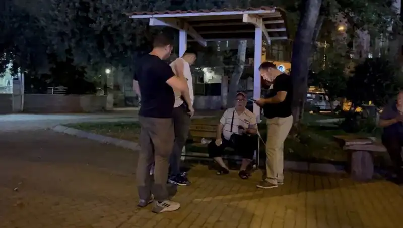 Görme Kaybı Olan Adamın Elinden Telefonunu Çaldılar: Şok Edici Olay
