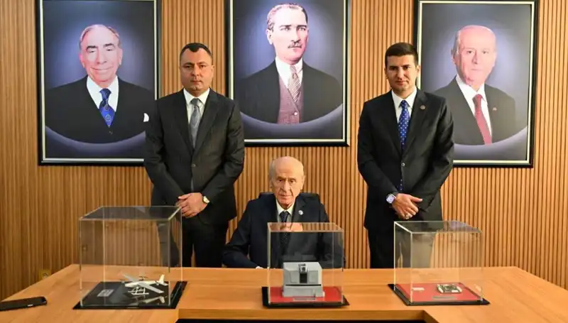 MHP Lideri Bahçeli, Ülkü Ocakları’nda gençlere coşkulu destek verdi!
