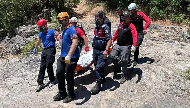 Kayalıkların Arasında Gizlenen Sır Ölüm: Doğanın Vahşi Yüzü