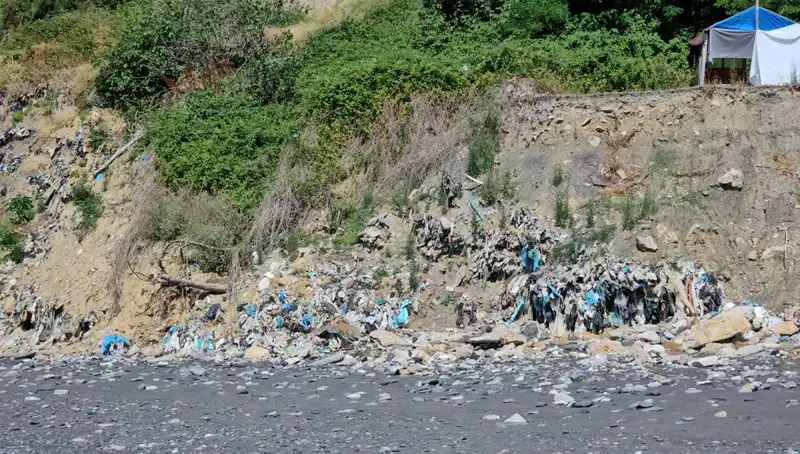 Kozlu Sahil'deki Çöp Yığını: Doğa Severler için Kaygı Verici Bir Manzara
