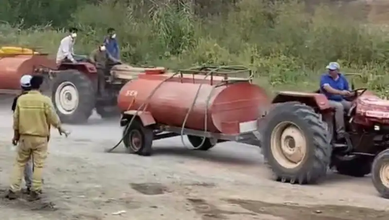 Patlamış Lastiği Aşarak Yangına Koşan Kahraman İtfaiyeci
