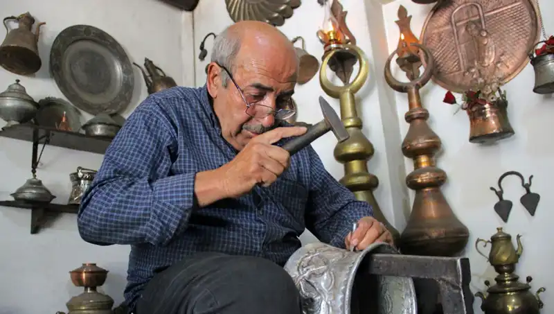 50 Yıldır Sanatıyla Hayat Bulan Usta Zanaatkar: Kinicilikte Bir Dönüşüm