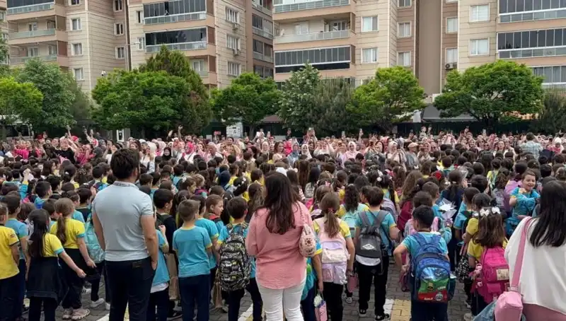 Öğrencilerden Annelere Duygu Dolu Sürpriz: Gözyaşlarıyla Anlamlı Bir Gün