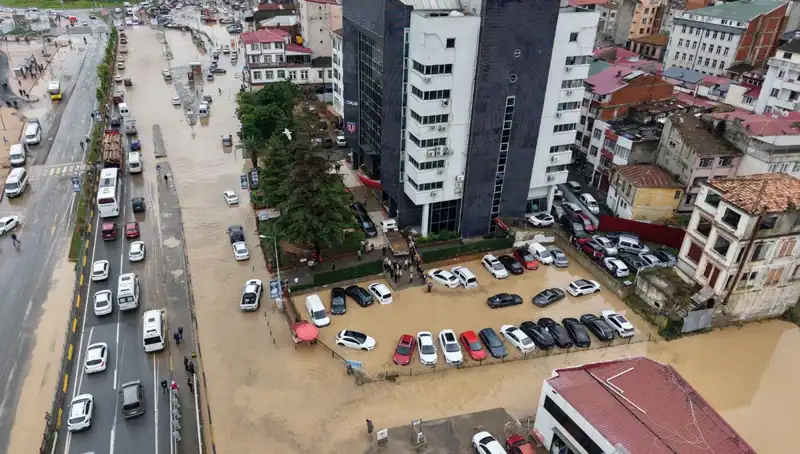 Trabzon’da Sel Felaketi: Kaybolan Kişiye Ulaşma Çalışmaları Devam Ediyor