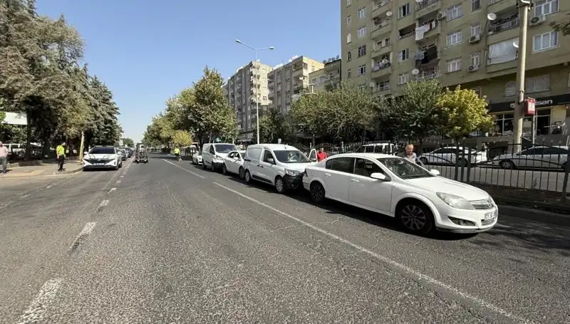 Diyarbakır'da 5 Araç Kaza Yaptı! Olayın Detayları Korkutucu