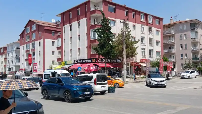 İstanbul'da Taksi ve Otomobil Çarpıştı: Can Kaybı ve Yaralılar Var mı?