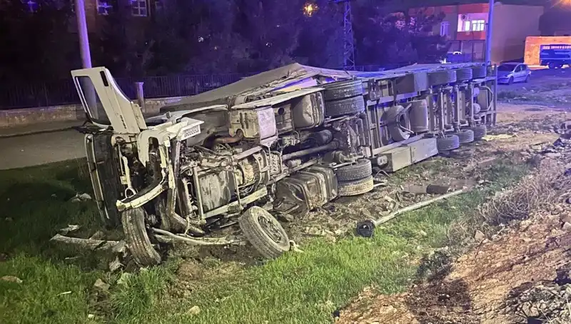 TIR Devrildi: Korkunç Kaza Sonrası 6 Yaralı Hastaneye Kaldırıldı