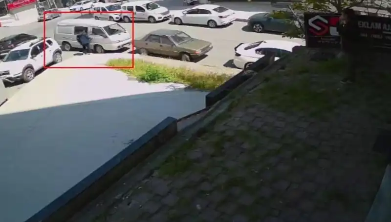 Hırsızın Gözünde Soğuk Bir Telaş: Aracını Çalmaya Çalışırken Yakalandı!