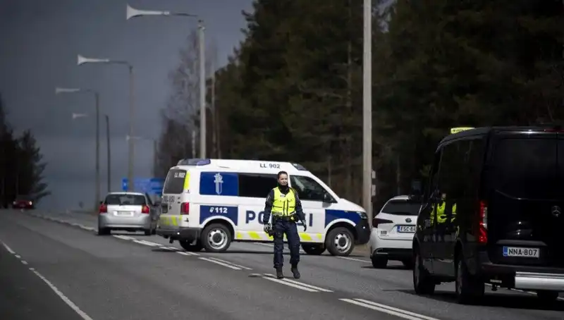 Finlandiya'da Okulda Bıçaklı Saldırı: Üç Öğrenci Yaralı, Şüpheli Gözaltında