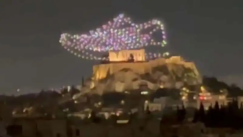 Akropolis'te Drone ile Reklam Yapımı: Yeni Sıkıntı mı, Geleceğin Görselliği mi?