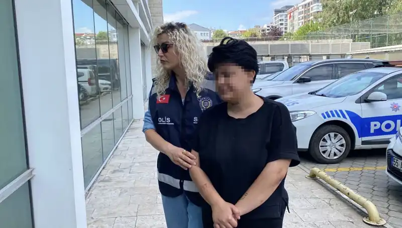 Korkunç Olay: Genç Adam Annesini 11 Yerinden Bıçakladı