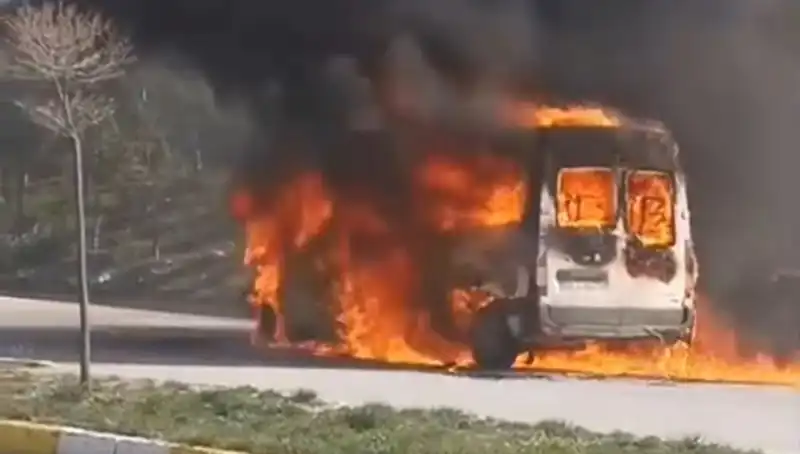 Havalimanı Servis Araçları Alev Alev! Olayın Perde Arkası