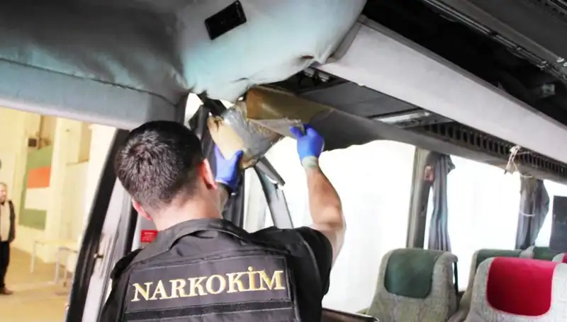 Sınır Kapısında Şok! Otobüste 77 Kilo Uyuşturucu Ele Geçirildi