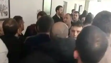 Karamürsel Belediyesi'nde İhale Krizi: Gösteriler ve Tartışmalar Sürüyor!