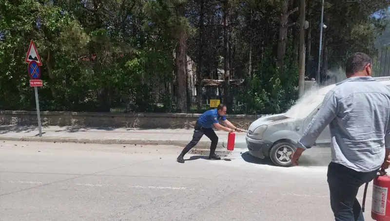 Emniyet Binası Önünde Yangın: Polis Müdahale Etti!