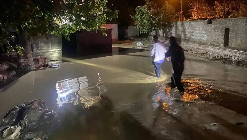20 Dakikalık Şiddetli Yağış Sel Felaketine Neden Oldu!