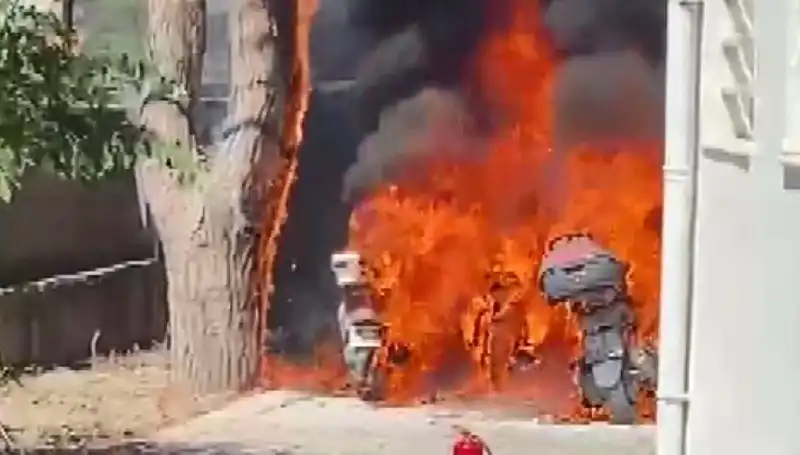 Motosikletler Park Halindeyken Korkunç Bir Yangınla Alev Alev Yandı