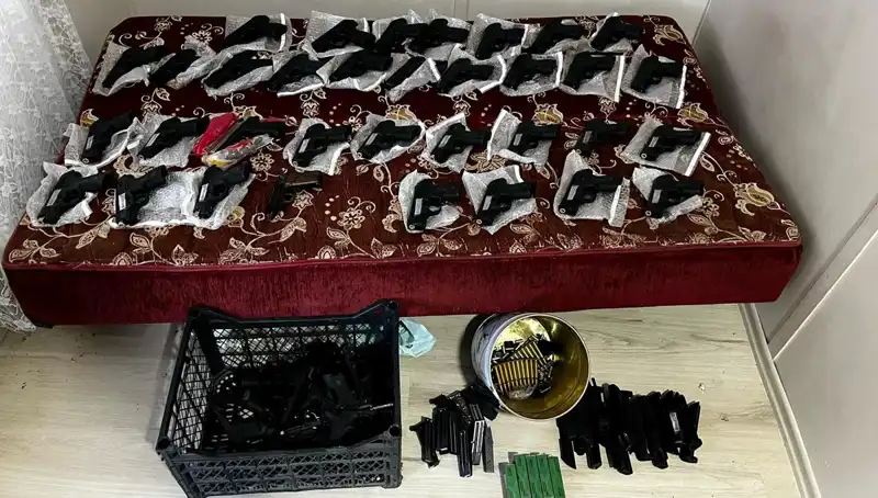 Gaziantep'te gerçekleştiren operasyon: 45 silah ve el bombası ele geçirildi!