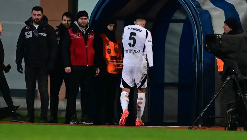 Beşiktaşlı Tayyip Talha, İki Kırmızı Kart Sonrası Tüm Camiadan Özür Diledi