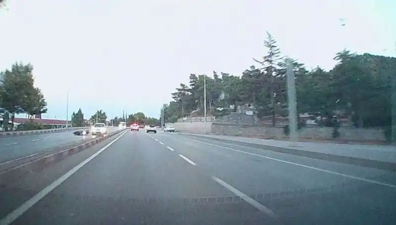 Motosiklet ve Otomobil Çarpışması: Kaza Sonrası Sokak Neşe Yerine Hüzünle Dolu
