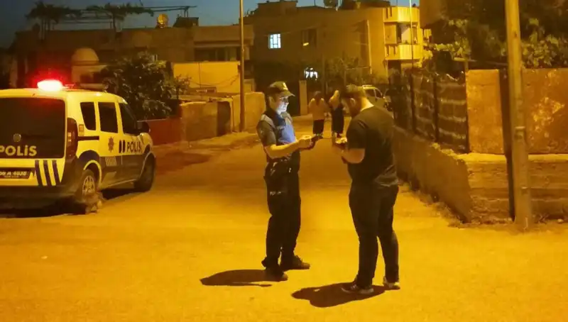 Kinik'te Şok Olay: Husumetlilerin Evine Ateş Açıp Kaçtılar!